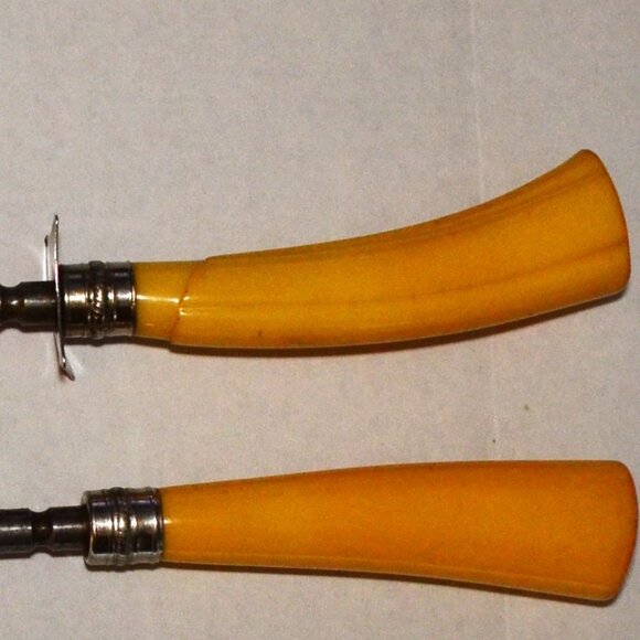 Pair Of Vintage Knife Sharpeners Unmarked Bakelite Yellow Handles Retro Kitchen - Picture 4 of 5